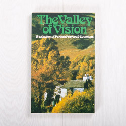 The Valley of Vision: A Collection of Puritan Prayers and Devotions, paperback by Arthur Bennett